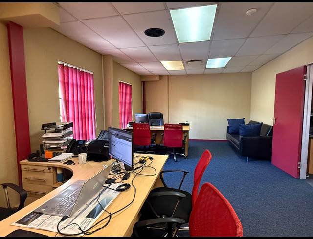 300M² WAREHOUSE TO LET IN HALFWAY HOUSE