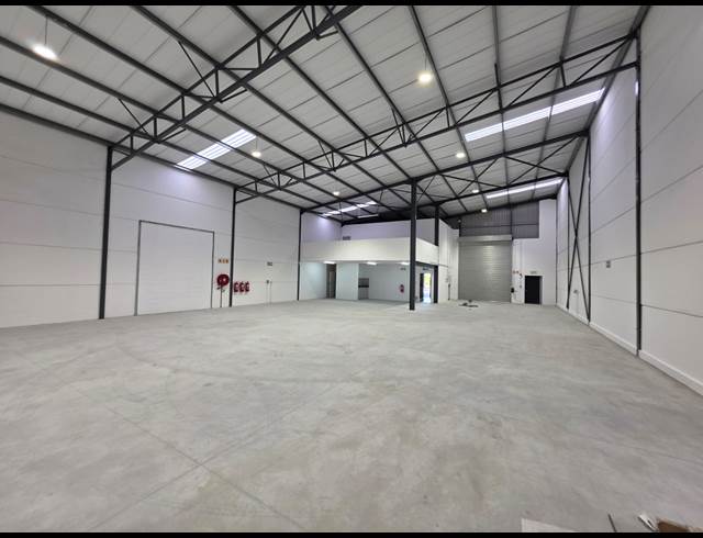 552M² WAREHOUSE TO LET IN FIRGROVE INDUSTRIAL ESTATE