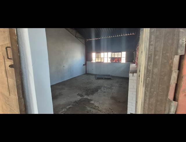190M² WAREHOUSE TO LET IN ANDERBOLT