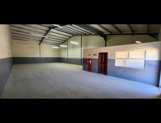 200M² WAREHOUSE TO LET IN WELLINGTON CENTRAL