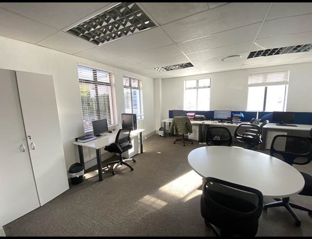 117M² OFFICE TO LET IN STEENBERG