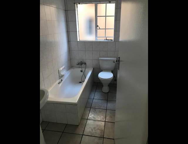 2 BEDROOM PROPERTY TO RENT IN MORELETAPARK