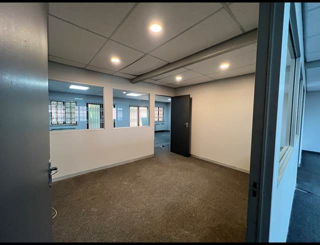 100M² OFFICE TO LET IN HIGHVELD