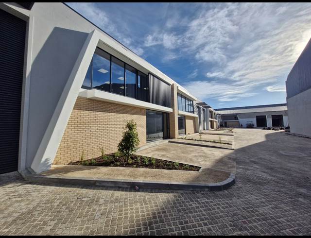 409M² WAREHOUSE TO LET IN STIKLAND INDUSTRIAL