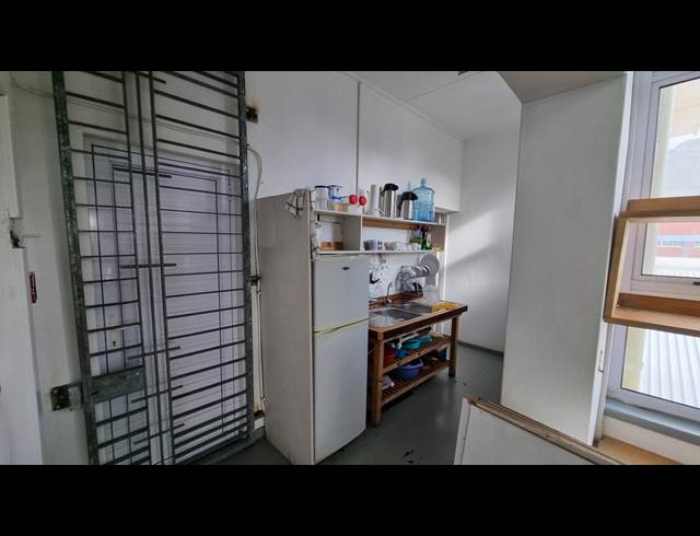 250M² BUSINESS TO LET IN WOODSTOCK