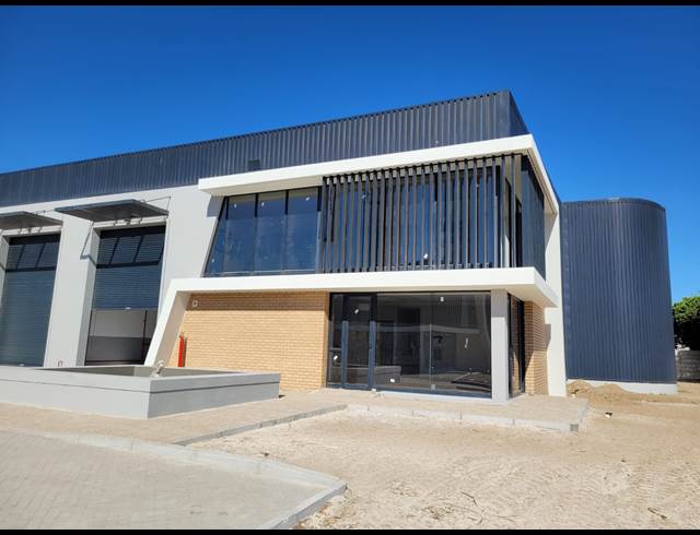 739M² WAREHOUSE TO LET IN STIKLAND INDUSTRIAL