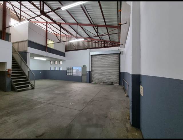 172M² WAREHOUSE TO LET IN STEELEDALE