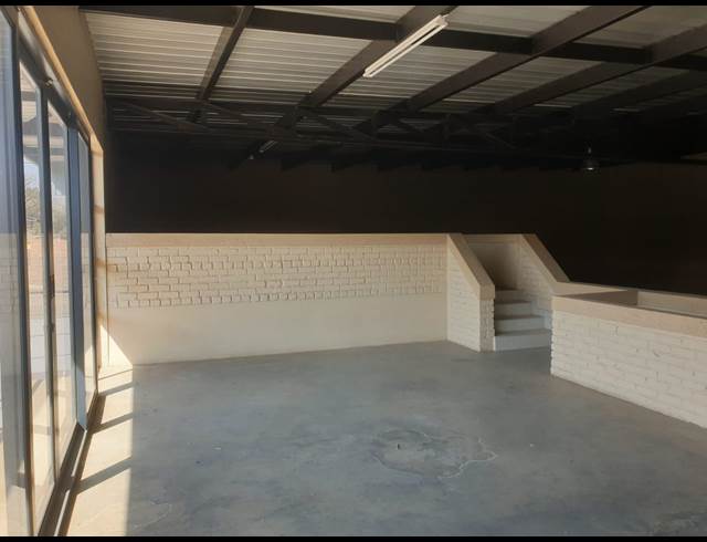 334M² WAREHOUSE TO LET IN POMONA