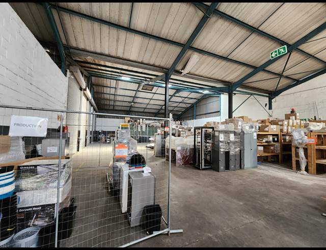 3,260M² WAREHOUSE TO LET IN KILLARNEY GARDENS