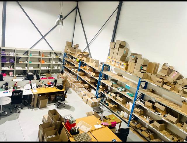 275M² WAREHOUSE RENTED IN WESTLAKE