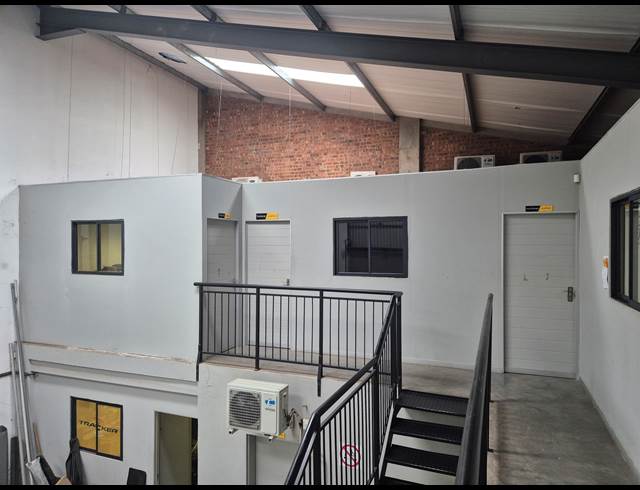 372M² WAREHOUSE TO LET IN RIVERSIDE PARK