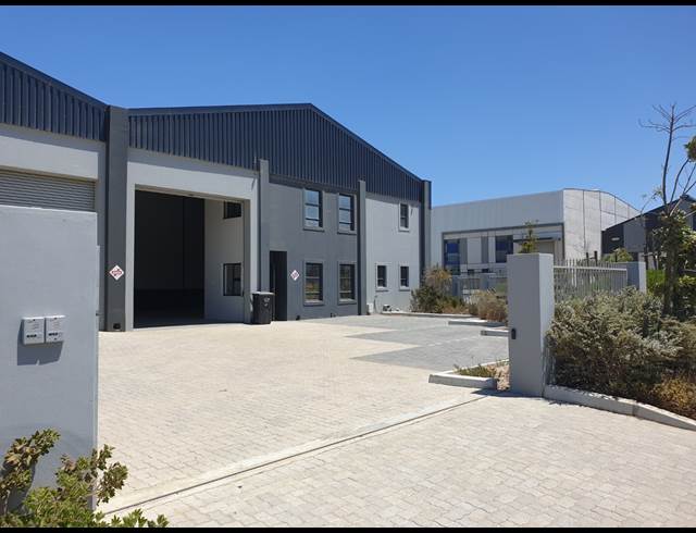 232M² WAREHOUSE TO LET IN RIVERGATE