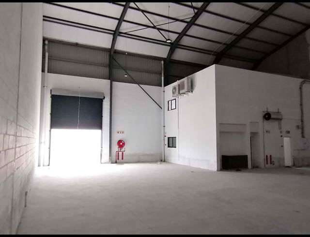 435M² WAREHOUSE TO LET IN STIKLAND INDUSTRIAL