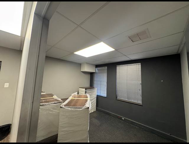 952M² OFFICE TO LET IN WYNBERG