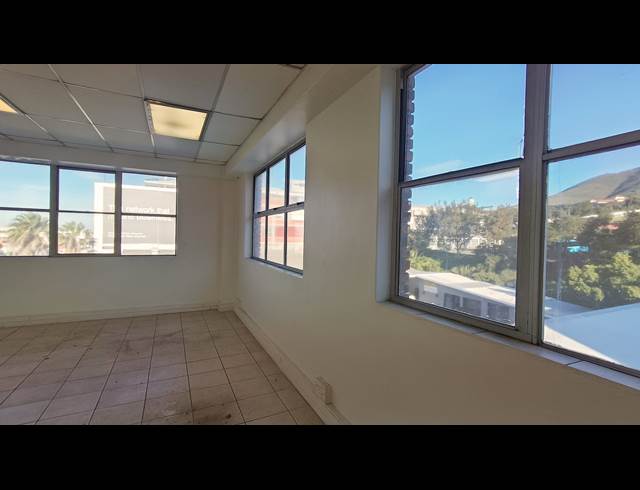 200M² OFFICE TO LET IN SALT RIVER