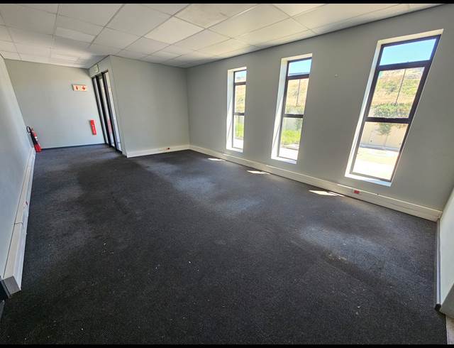 590M² WAREHOUSE TO LET IN ATLANTIC HILLS