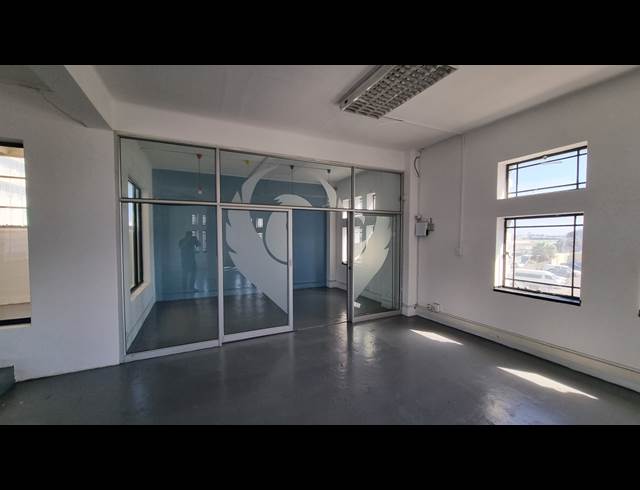 158M² OFFICE TO LET IN WOODSTOCK