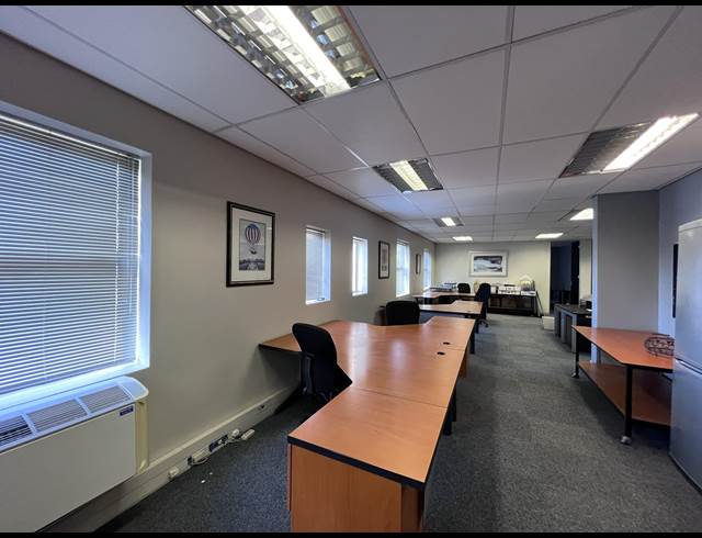 296M² OFFICE TO LET IN KENILWORTH