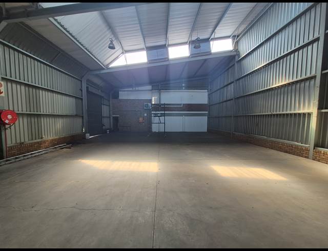 400M² FACTORY TO LET IN BENROSE