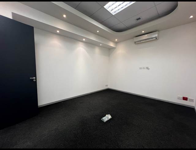 196M² OFFICE TO LET IN WOODSTOCK