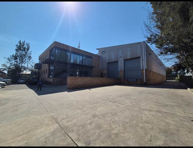1,700M² WAREHOUSE TO LET IN LINBRO PARK