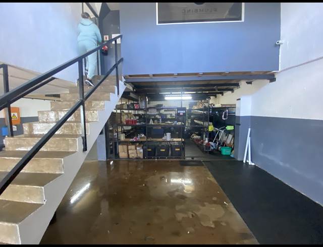 175M² WAREHOUSE TO LET IN GLEN ANIL