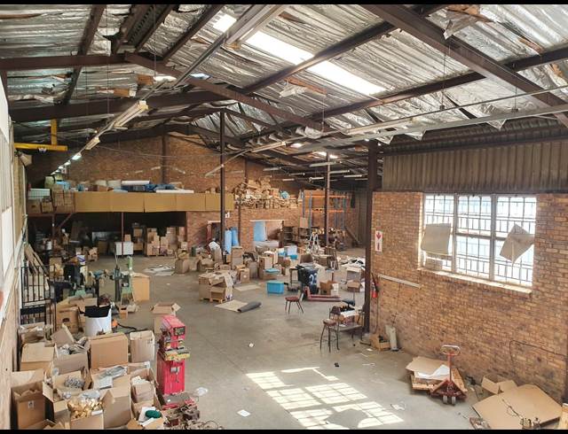 1,150M² WAREHOUSE TO LET IN AMALGAM