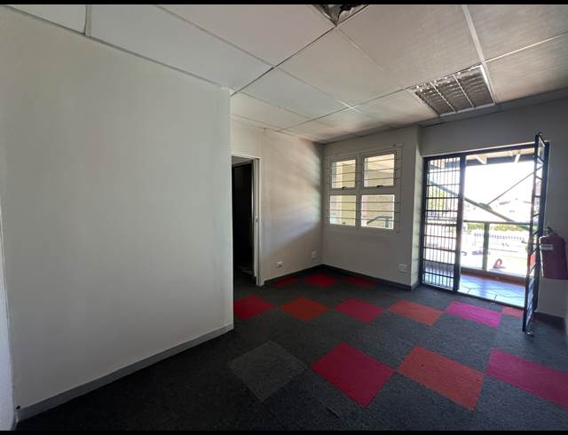 126.50M² OFFICE TO LET IN HIGHVELD