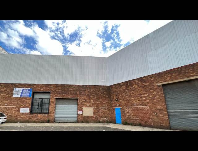 800M² WAREHOUSE TO LET IN NEW CENTRE