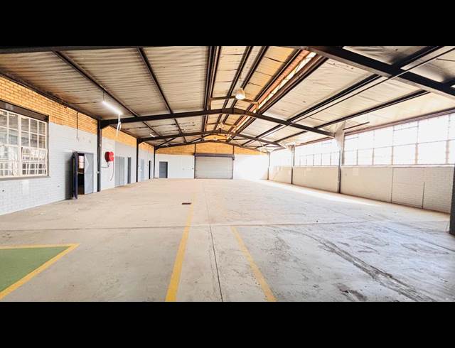 1,200M² WAREHOUSE TO LET IN ROODEPOORT CENTRAL