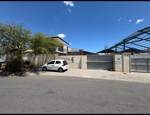 412M² WAREHOUSE TO LET IN STRAND CENTRAL