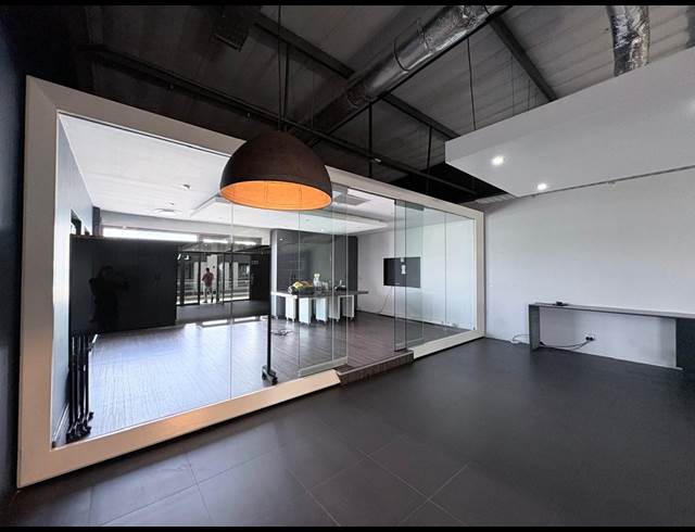 276M² OFFICE TO LET IN FOURWAYS
