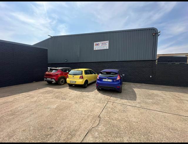 608M² WAREHOUSE TO LET IN JET PARK