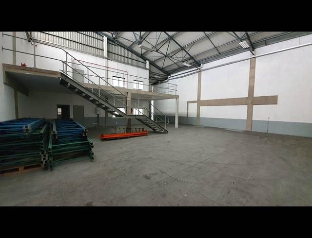 400M² WAREHOUSE TO LET IN AIRPORT INDUSTRIA