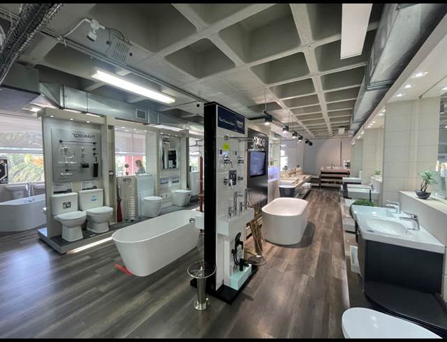 191M² SHOWROOM TO LET IN GARDENS