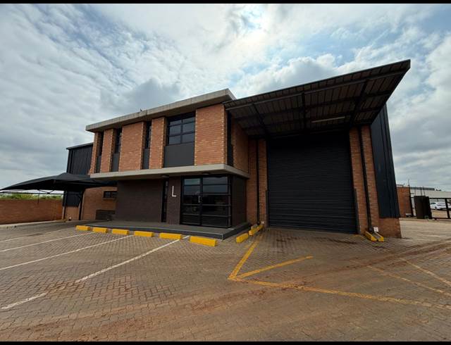 554.80M² WAREHOUSE TO LET IN CLAYVILLE