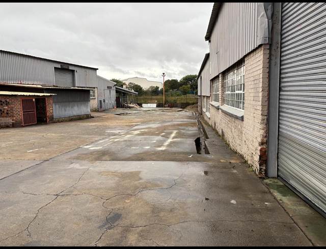 5,500M² WAREHOUSE TO LET IN WADEVILLE