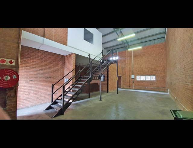 190M² WAREHOUSE RENTED IN SEBENZA