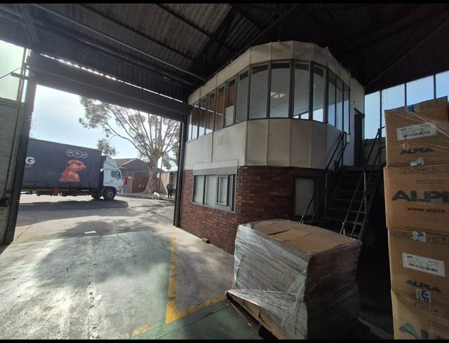 1,240M² WAREHOUSE TO LET IN PAROW INDUSTRIAL