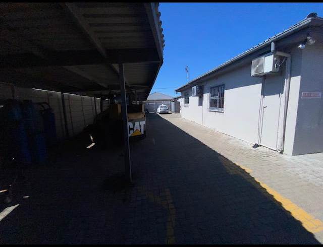 1,600M² INDUSTRIAL YARD TO LET IN PHILIPPI