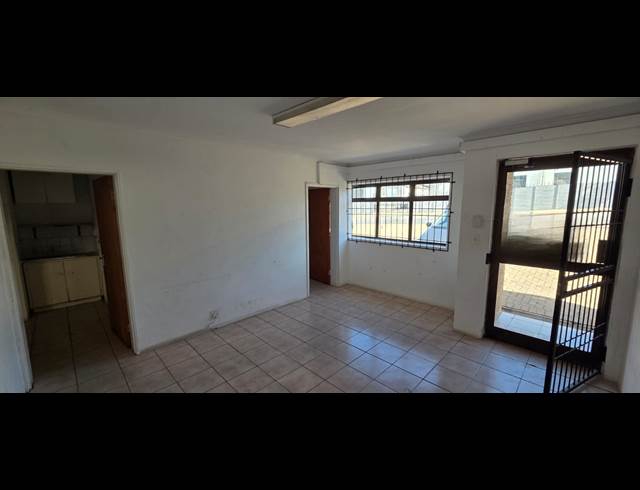 362M² WAREHOUSE TO LET IN WELLINGTON CENTRAL