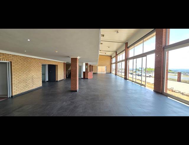 600M² SHOWROOM TO LET IN KYA SANDS