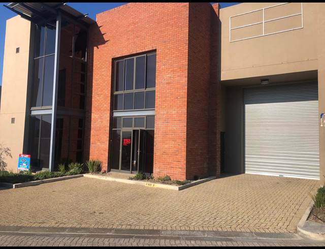 519M² WAREHOUSE TO LET IN STIKLAND INDUSTRIAL