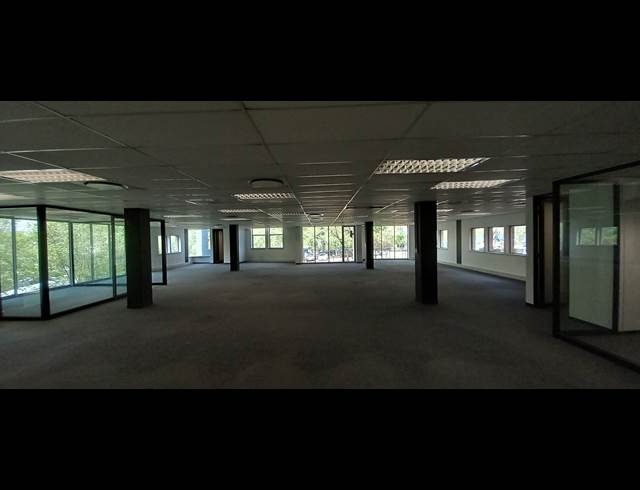 369M² OFFICE TO LET IN BRYANSTON