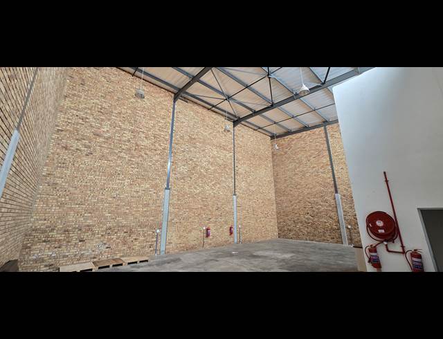 318M² WAREHOUSE TO LET IN NORTH RIDING