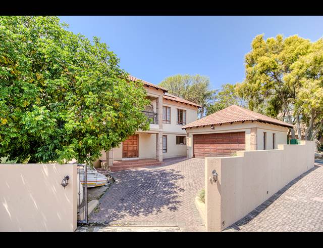 3 BEDROOM SECTIONAL TITLE RENTED IN NORTH RIDING
