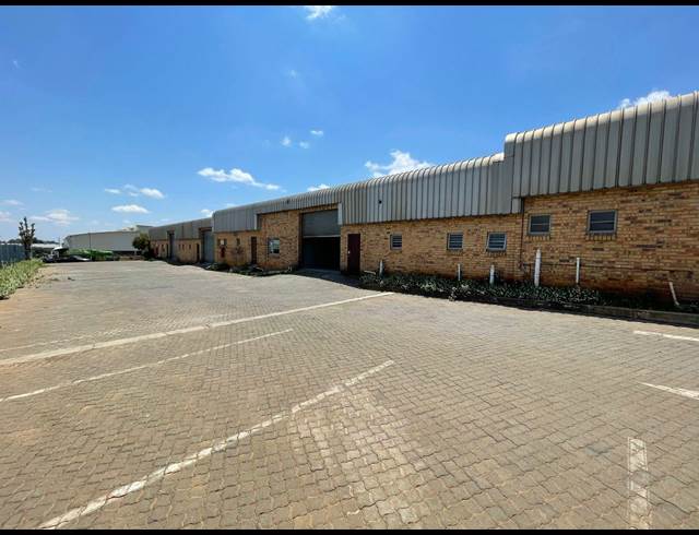 600M² WAREHOUSE TO LET IN LASER PARK