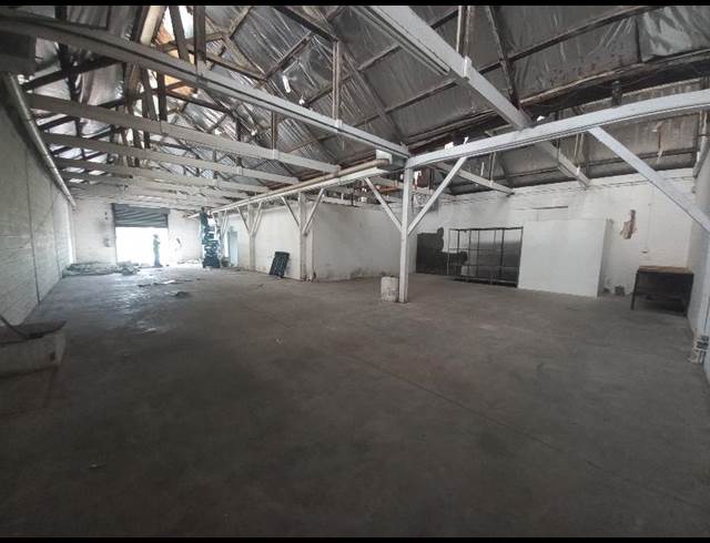 890M² WAREHOUSE RENTED IN ARCADIA