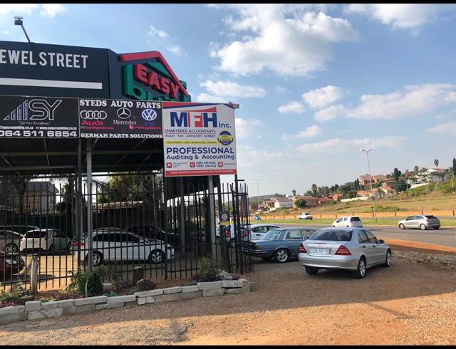 395M² SHOWROOM TO LET IN LAUDIUM