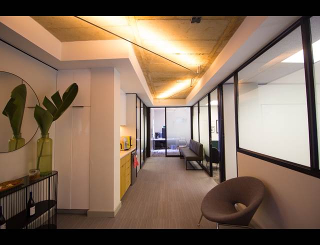 220M² SERVICED OFFICE TO LET IN HYDE PARK